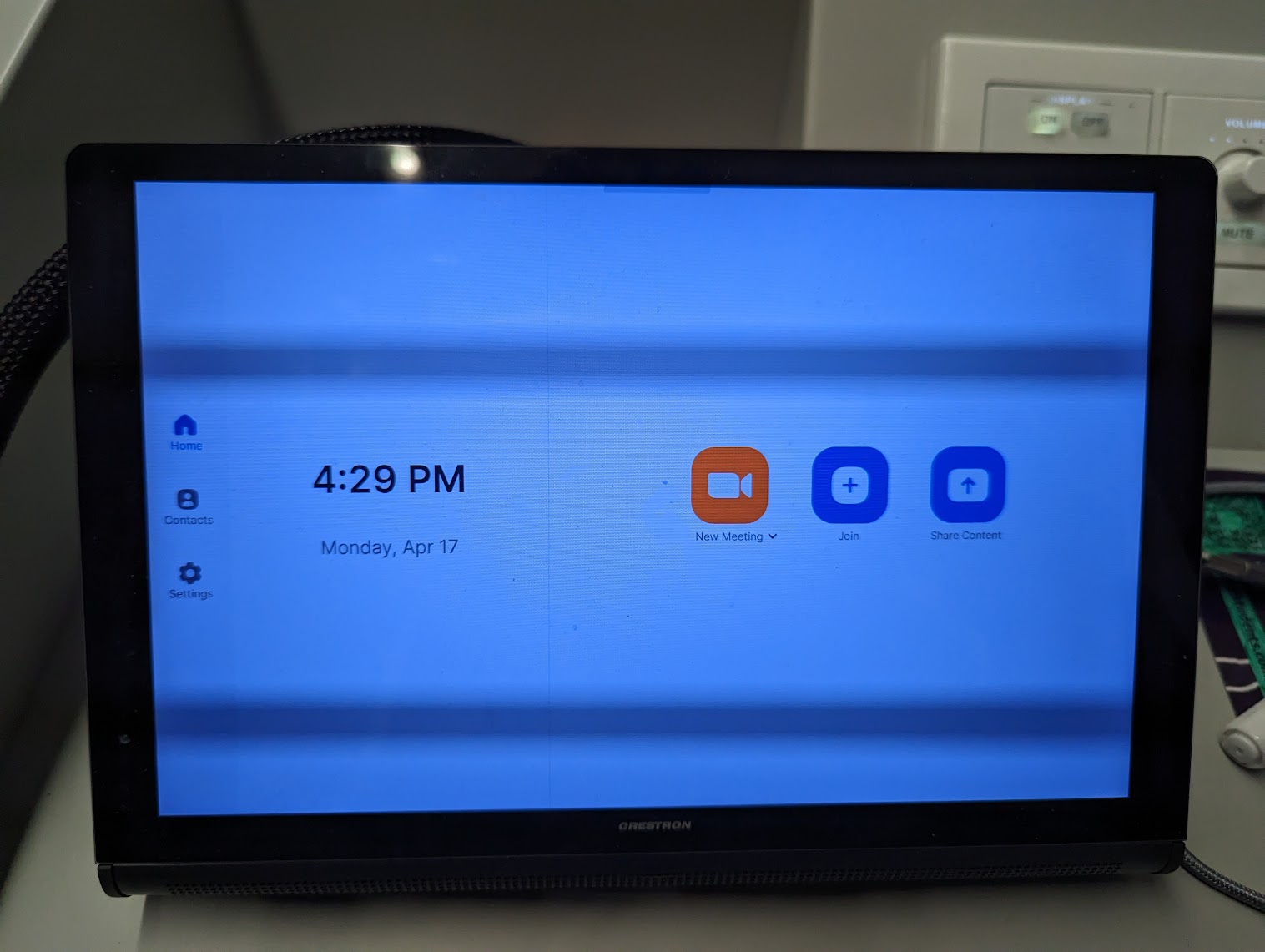 The initial screen of the zoom terminal: there are three buttons for 'New meeting, 'Join' and 'Share Content.
